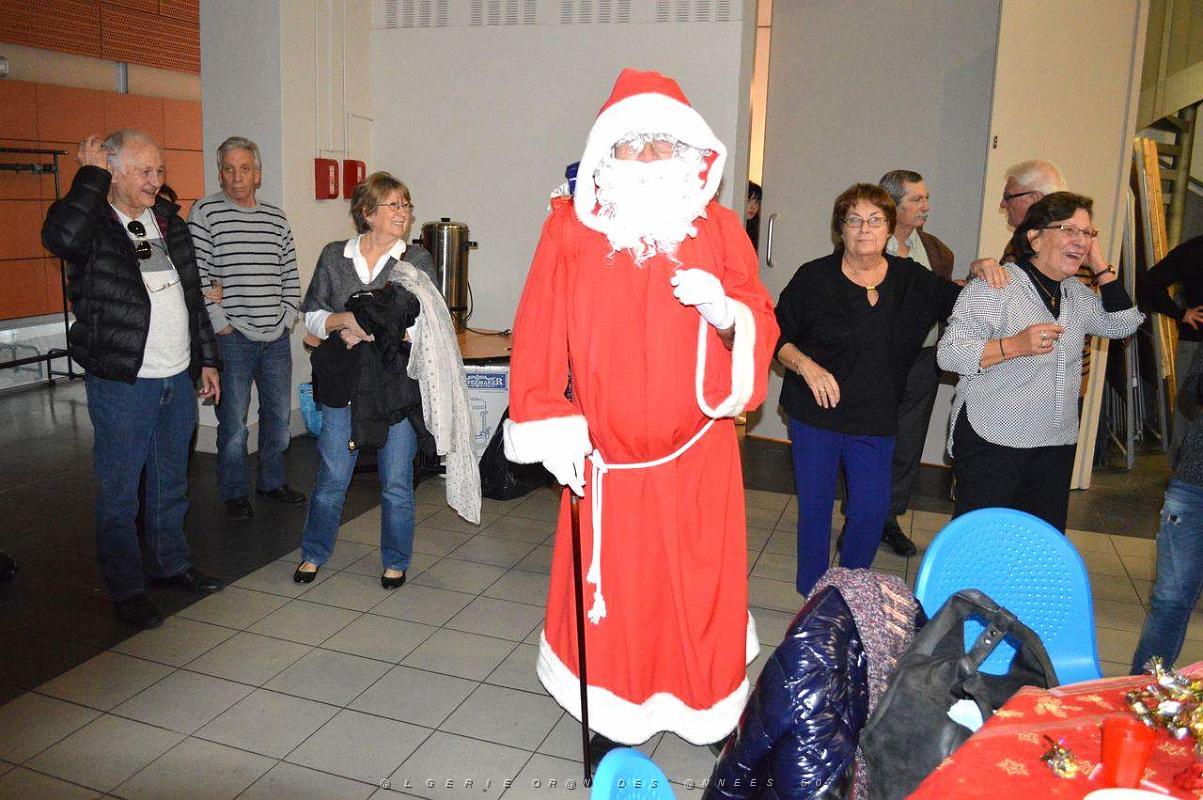 AOBR 2015 12 20 MARSEILLE ARBRE DE NOEL (66).JPG